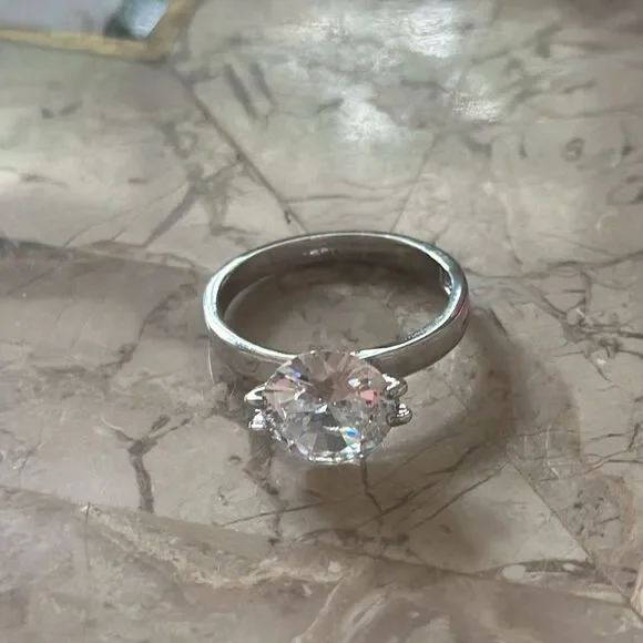 18K Gold Plated Cubic Zirconia Ring! - Picture 5 of 9